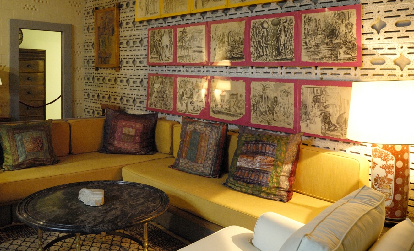 To εσωτερικό στο σαλόνι του Νίκου Χατζηκυριάκου Γκίκα