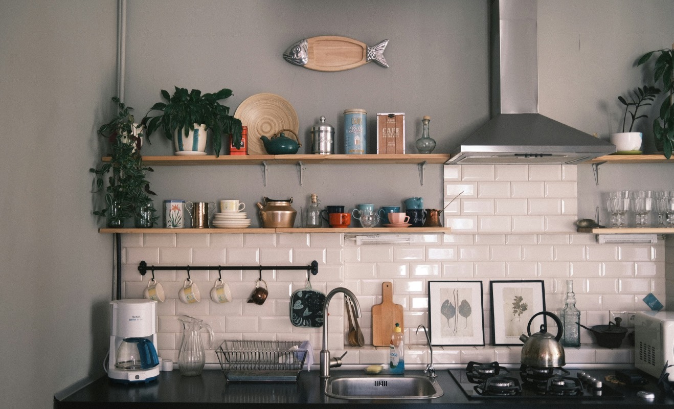 Κουζίνα χωρίς ανακαίνιση: 8 μικρές αλλαγές που την ανανεώνουν