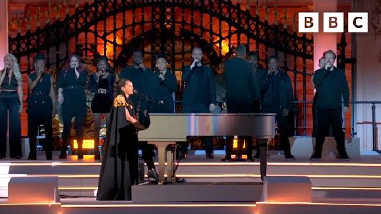Alicia Keys performs ‘Girl On Fire’ | Platinum Party at the Palace - BBC