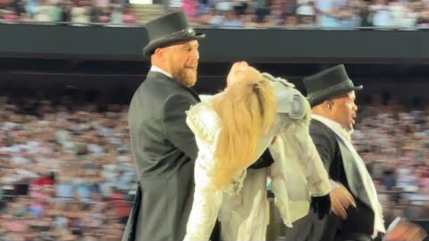 Travis Kelce joins Taylor Swift on stage for I Can Do It With A Broken Heart @ The Eras Tour London
