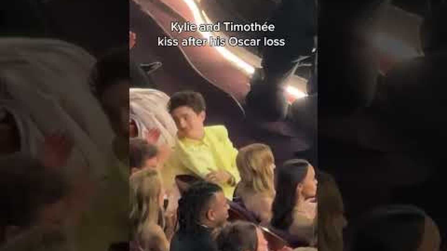 Timothée Chalamet and Kylie Jenner kiss after the Best Actor #Oscar was announced. #AwardsSeason