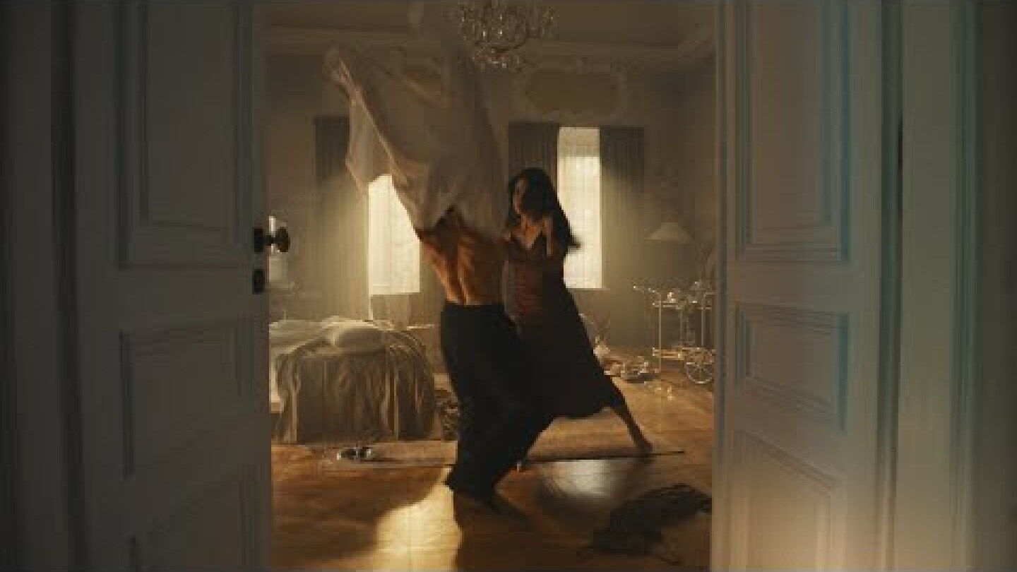 Ντύσε Τη Ζωή σου Με Πολύτιμες Στιγμές | Answear Ad AW'25 | 30" | 16x9 | Hotel