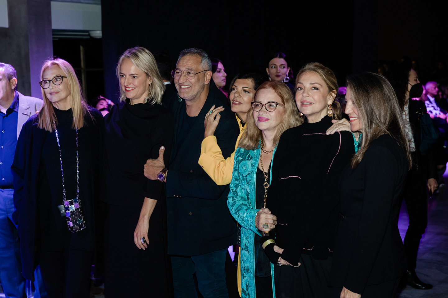 Από αριστερά: Η Λάουρα Ντε Νίγκρις, η Ορσαλία Παρθένη, ο Γιώργος Ντάβλας, η Αpollonia B, η Καλλιόπη Καρβούνη, η Μαίρη Φιξ και η διευθύντρια του Beaute, Μαρία Καλιμασιά