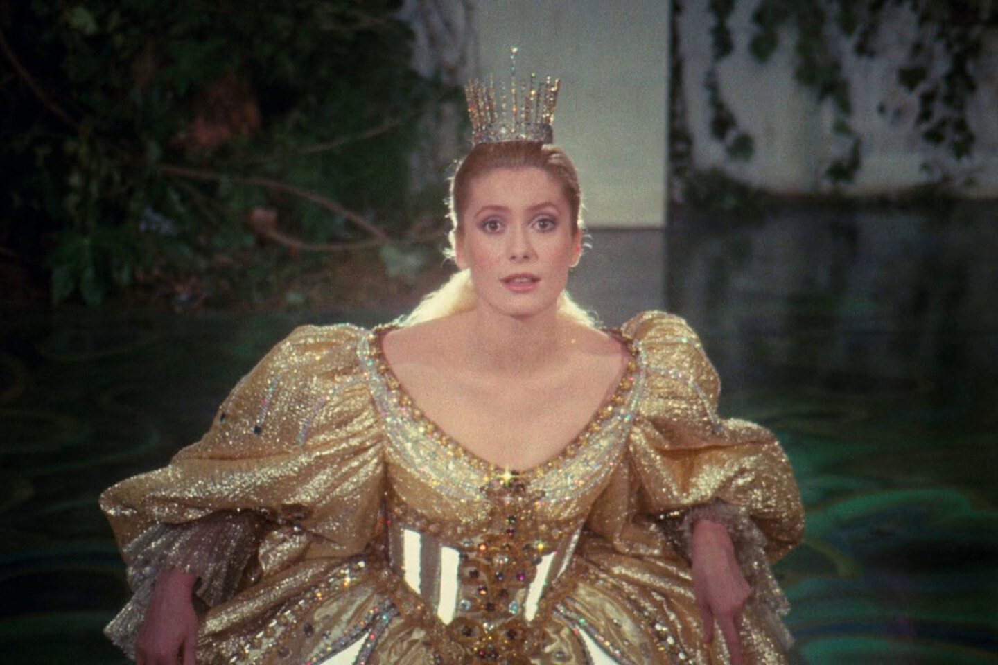 Η Catherine Deneuve στην ταινία Donkey Skin