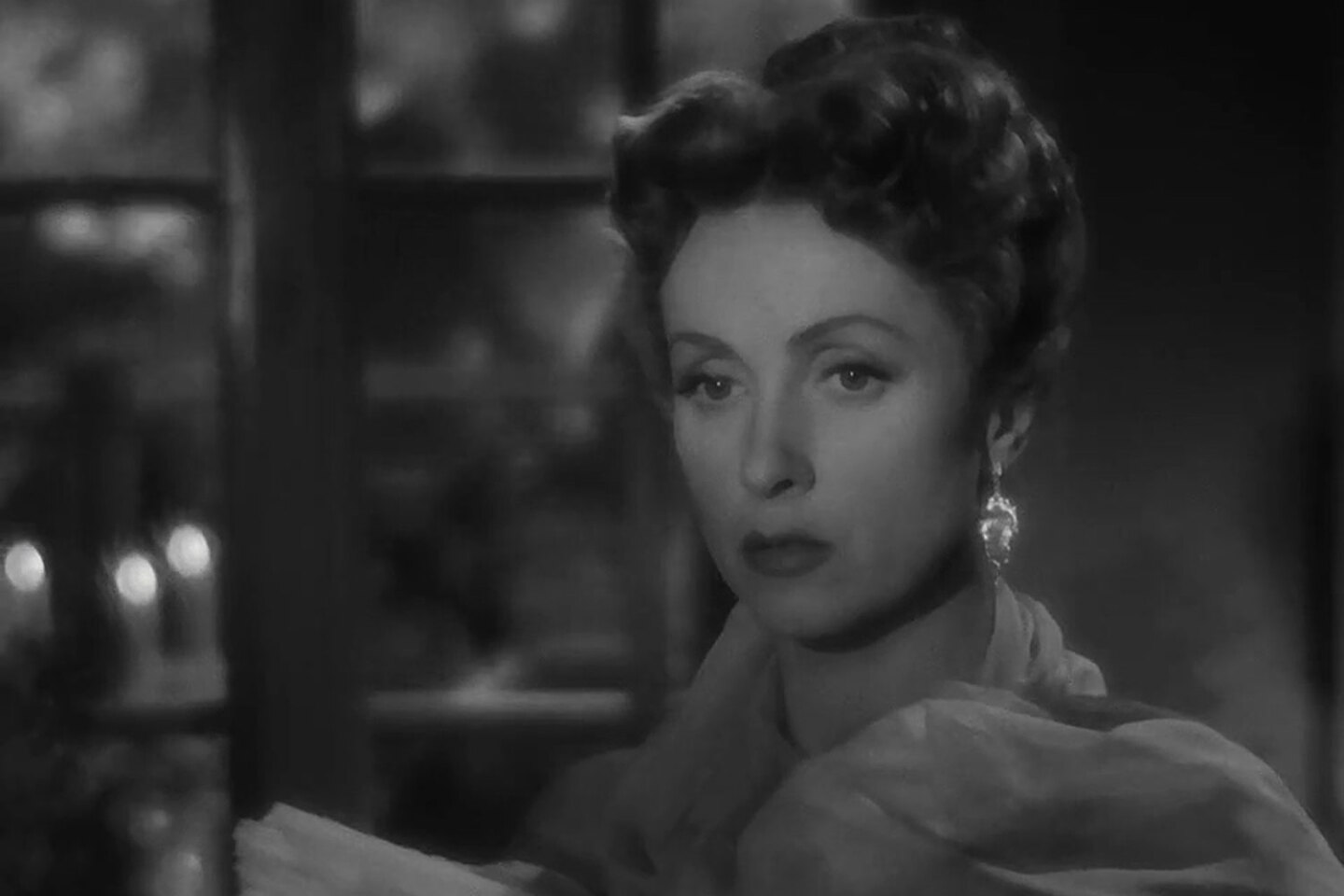 Η Danielle Darrieux στην ταινία The Earrings of Madame de…
