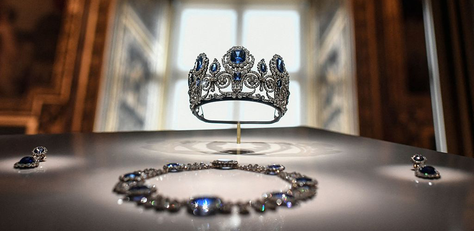 Οι συναρπαστικές ιστορίες πίσω από τα κλεμμένα κοσμήματα του Λούβρου