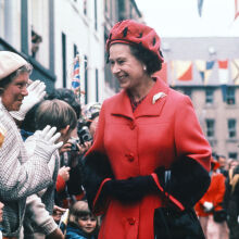 Βασίλισσα Ελισάβετ: Η μονάρχης που εφηύρε το «ντύσιμο της διπλωματίας»