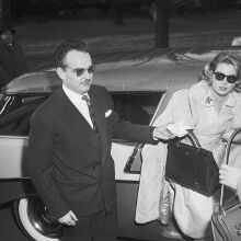 Η Γκρέις Κέλι επιχειρεί να κρύψει με την Kelly την εγκυμοσύνη της