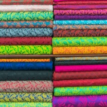 Σε «μυστικά» ατελιέ της Ινδίας φτιάχνεται ευρωπαϊκή haute couture