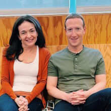 Sheryl Sandberg: Ποια είναι η εμβληματική γυναίκα της τεχνολογίας που ανακοίνωσε την αποχώρησή της από τη Meta.