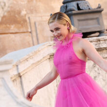 Η Florence Pugh απαντά σε όσους θίχτηκαν με το στήθος της στο Valentino Show