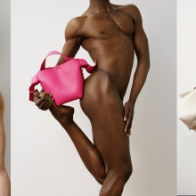 Acne Studios: Η νέα καμπάνια του σκανδιναβικού label για την τσάντα Musubi έχει την υπογραφή της Talia Chetrit.