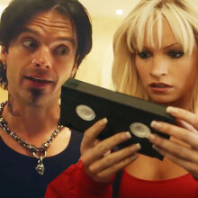 Στιγμιότυπο από τη σειρά Pam & Tommy