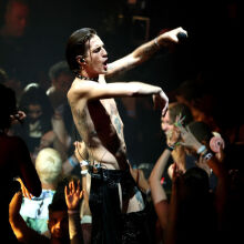 Τα VMAs «έκοψαν» τον Νταμιάνο Νταβίντ επειδή έδειξε τα οπίσθιά του