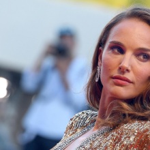 Σταμάτησαν τα γυρίσματα της σειράς της Νάταλι Πόρτμαν - Εισέβαλαν ένοπλοι 