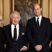 Βασιλιάς Κάρολος, Καμίλα, πρίγκιπας Ουίλιαμ και Κέιτ Μίντλετον στο νέο βασιλικό ποτρέτο