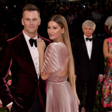 Ακόμη, δημοσίευμα του RadarOnline, αναφέρει ότι Ζιζέλ και Μπρέιντι είχαν προβλήματα γάμου εδώ και αρκετούς μήνες και οι πηγές που επικαλούνται θέλουν την 13χρονη κοινή πορεία του ζευγαριού να έχει επισκιαστεί από «εκρηκτικούς καβγάδες», οι οποίοι ολοένα και αυξάνονται.