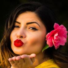 Πώς να δώσεις όγκο στα χείλη σου, σύμφωνα με το TikTok