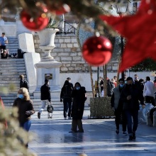 Έξι στους δέκα καταναλωτές θα ξοδέψουν τα ίδια ή περισσότερα χρήματα τα Χριστούγεννα