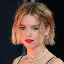 Milly Alcock: Μια μοντέρνα Σταχτοπούτα