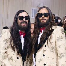 Ο καλλιτεχνικός διευθυντής του οίκου Gucci, με τον ηθοποιό Jared Leto, στο Met Gala 2022