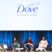 η κα Άννα Παπαδημητρίου, Ψυχολόγος Ψυχοθεραπεύτρια, η κα Ευαγγελία Βόσσου, Marketing Manager Προσωπικής Φροντίδας στη Unilever, η κα Δώρα Αναγνωστοπούλου, Δημοσιογράφος. 