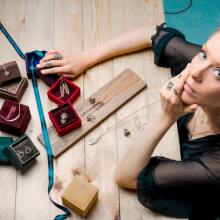 Το “Luxury Exchange” είναι ανταλλακτήριο που άνοιξε το Ebay στη Νέα Υόρκη όπου οι αγοραστές μπορούν να ανταλλάσσουν κοσμήματα, τσάντες και ρολόγια από διάφορες μάρκες πολυτελείας.