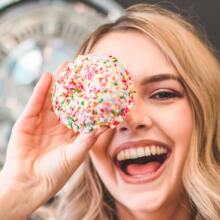 Τι είναι το Σύνδρομο του Τυχερού Κοριτσιού που θερίζει στο TikTok;