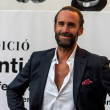 O Τζόζεφ Φάινς ανεβαίνει στο θεατρικό σανίδι