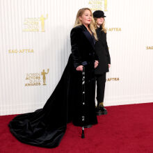 Κριστίνα Άπλγκεϊτ: Η σοκαριστική αλλαγή Άπλγκεϊτ από τη σκλήρυνση κατά πλάκας - Δείτε βίντεο