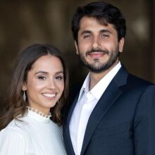 H πριγκίπισσα Ιμάν της Ιορδανίας, κόρη του βασιλιά Αμπντάλα και της Ράνιας, παντρεύεται τον Τζαμέελ Δημήτριο (Τζίμι) Θερμιώτη.