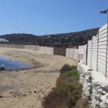 Μύκονος: Φράχτης στην παραλία Πάνορμος