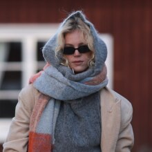 Τα μεγάλα κασκόλ είναι το κυρίαρχο αξεσουάρ του χειμώνα