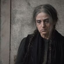 Σκηνή από την ταινία η «Φόνισσα» με την Καρυοφυλλιά Καραμπέτη 