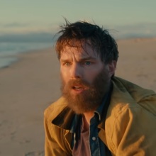 Οι Rolling Stones κυκλοφόρησαν το νέο τους βίντεο κλιπ «Mess It Up» με πρωταγωνιστή τον Nicholas Hoult Από το τελευταίο τους άλμπουμ, «Hackney Diamonds»