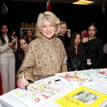 Mάρθα Στιούαρτ: Η επιχειρηματίας και lifestyle guru αψηφά ξανά την ηλικία της