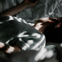 Πώς ο κακός ύπνος μας κάνει να αισθανόμαστε μεγαλύτεροι, σύμφωνα με μελέτη