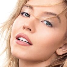 Ο Giorgio Armani αποκαλύπτει το Luminous Silk Glow Trio