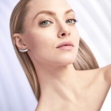 lancome_nikhtes_prix_de_beaute_2023_beautemag_12_23_main-1-696x821