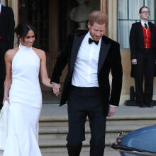 Η Mέγκαν Μάρκλ και ο πρίγκιπας Χάρυ αφήνουν το κάστρο του Winsdor και κατευθύνονται για τη γαμήλια δεξίωση