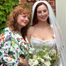 Σούζαν Σάραντον: Η απάντηση της κόρης της για το «προκλητικό» νυφικό της