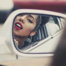 Τα Make-up sticks κατακτούν το καλοκαίρι