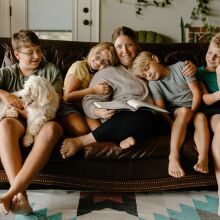 Tradwife: Άλλη μια αμερικανική TikTok μπαλαφάρα