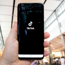 χερι κραταει κινητο