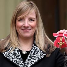 Givenchy: Η Σάρα Μπέρτον είναι η νέα δημιουργική διευθύντρια του Οίκου