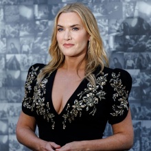 Κέιτ Γουίνσλετ: Ξέσπασε σε κλάματα καθώς θυμήθηκε τον κριτικό που την ντρόπιασε για το λίπος της