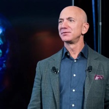 Ο Τζεφ Μπέζος φόρεσε sneakers των 220 δολαρίων και θεωρήθηκε «εναλλακτικός»