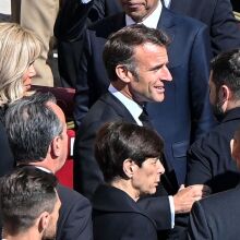 Mπριζίτ Μακρόν: Έσπασε το ενδυματολογικό πρωτόκολλο στην κηδεία του Πάπα - Δεν φόρεσε πέπλο