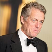 Ο Χιου Γκραντ ζητά την απαγόρευση των λάπτοπ στα σχολεία, καταγγέλλοντας την υπερβολική έκθεση των παιδιών στις οθόνες και την τεχνολογία.