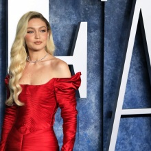 Το παθιασμένο φιλί της Τζίτζι Χαντίντ και του Μπράντλει Κούπερ - Η πρώτη φωτογραφία τους στο Instagram